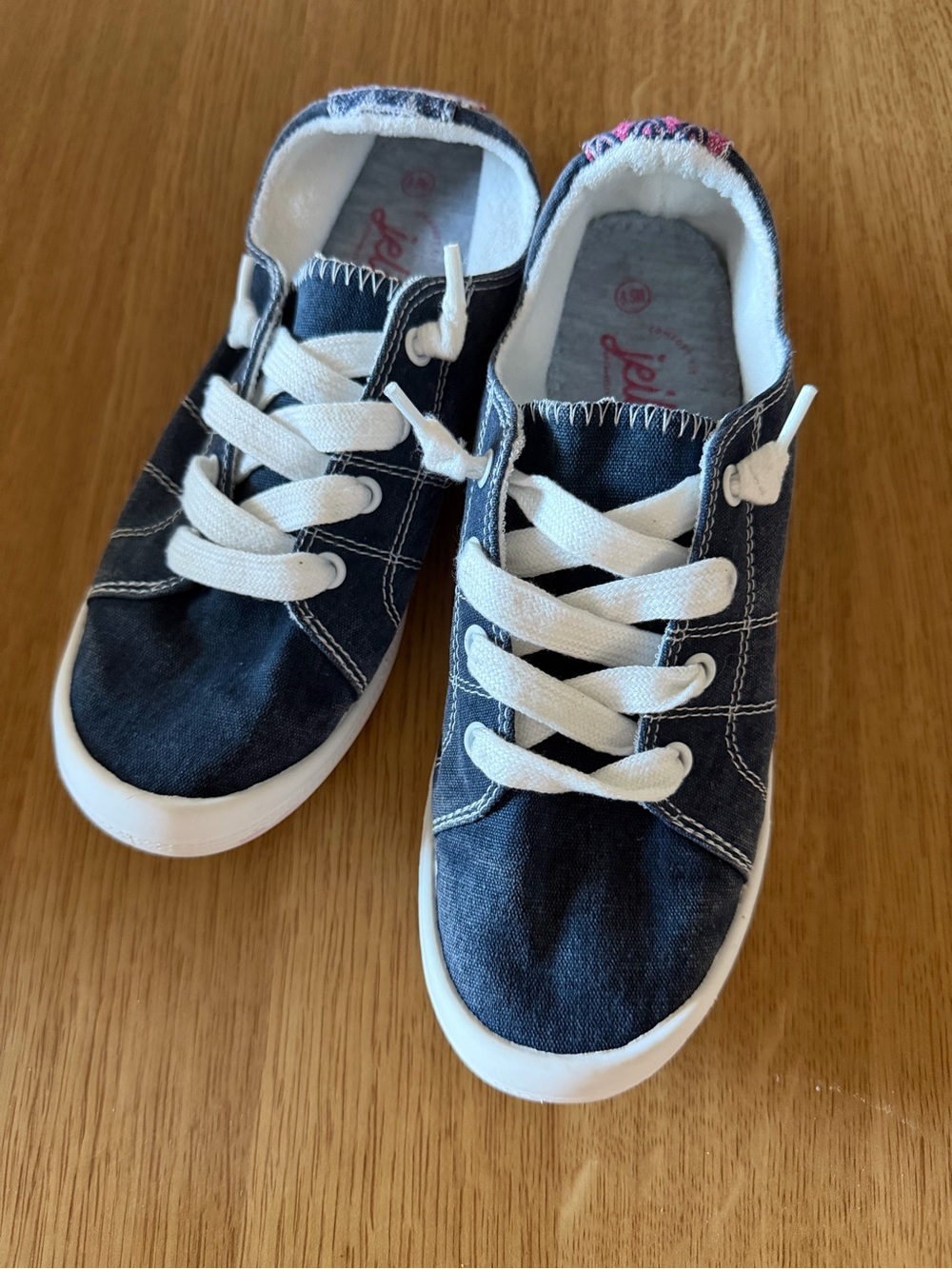 Jellypop Navy Canvas Comfort Sneakers Women’s Size 8.5